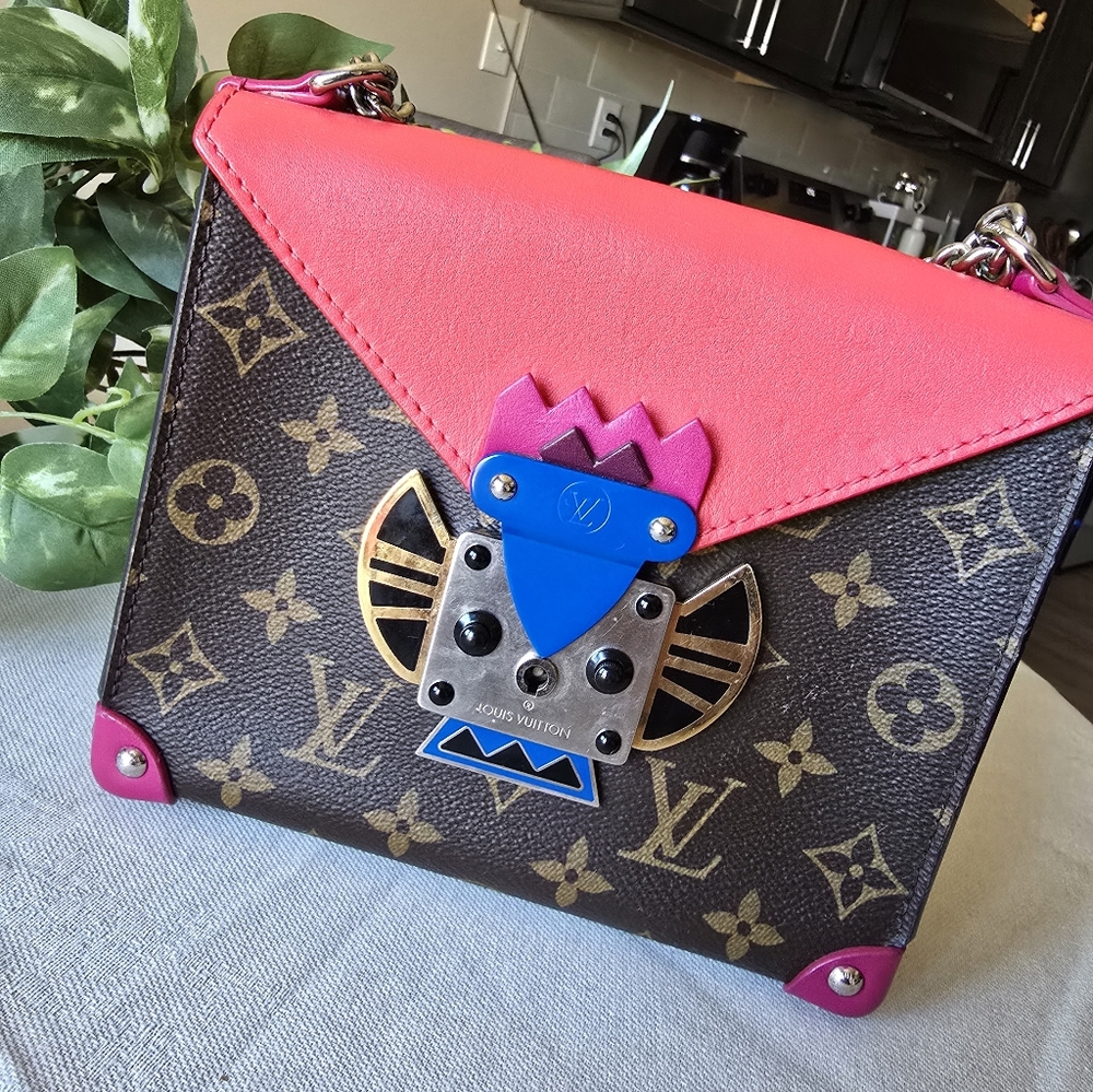 Authentic Louis Vuitton Tribal Monogram Crossbody Bag - Picture 3 of 16